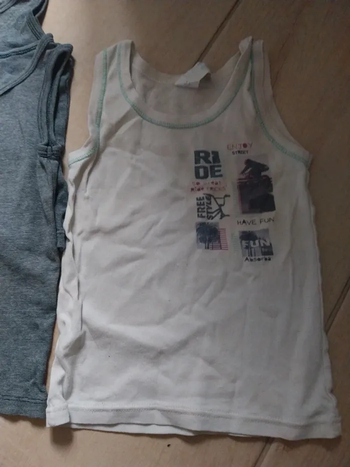 Lot de 5 maillot de corp sans manche 4 ans - photo numéro 2