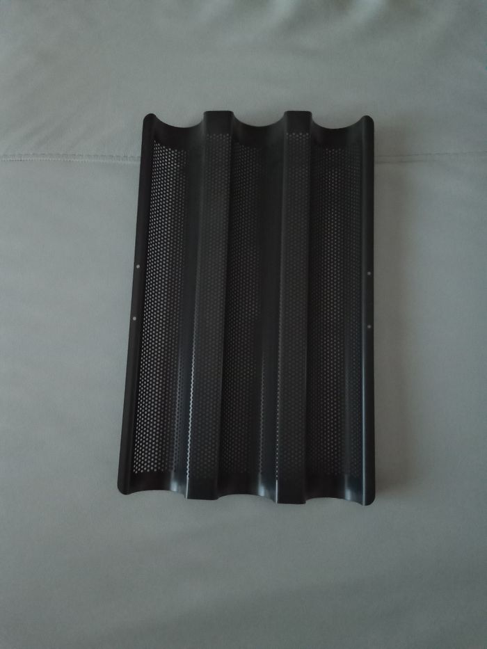 Grille perforée pour baguette  , jamais utilisé