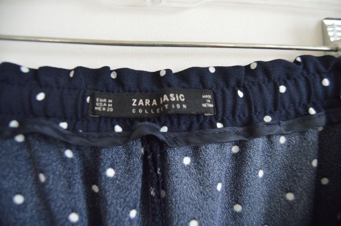Pantalon bleu marine à pois blancs ZARA BASIC – Taille M - photo numéro 3