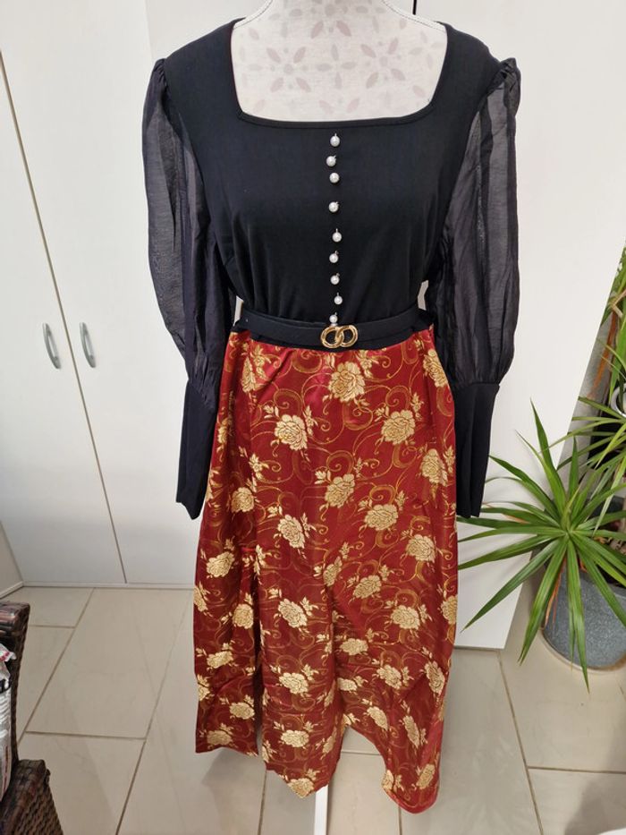 Robe Chic Elegante Noire Rouge Fleurs Dorées Perles Manches Transparentes - photo numéro 10