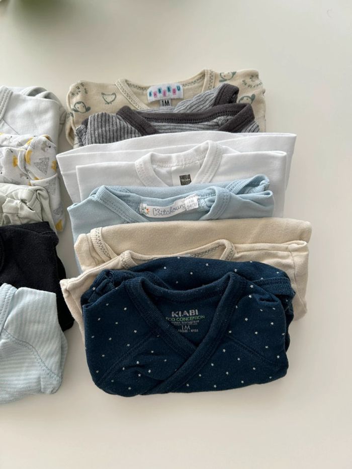 Lot de 11 bodies manches longues 1 mois - photo numéro 4