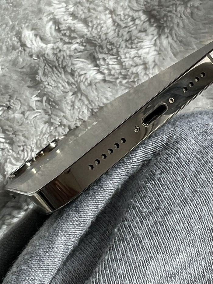 Une iphone treize pro max - photo numéro 2