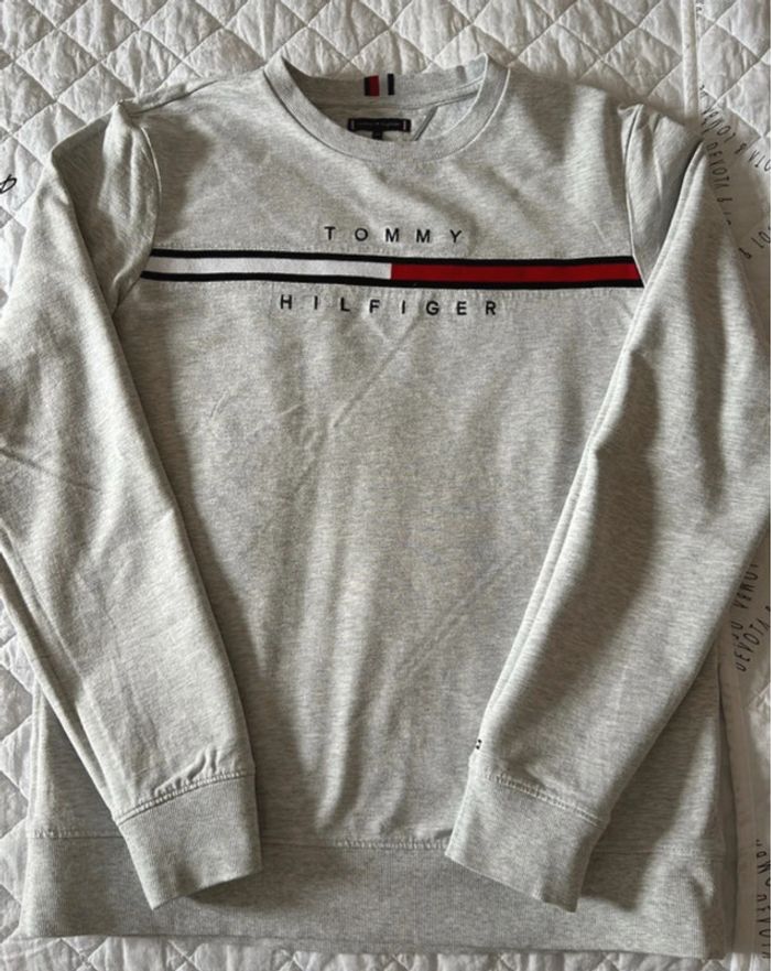 Sweat Tommy Hilfiger 16 ans. 176cm - photo numéro 2