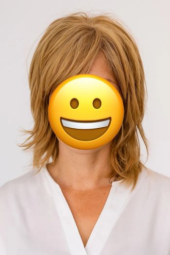 Perruque blonde courte en fibre Kanekalon – effet naturel/ belle couleur