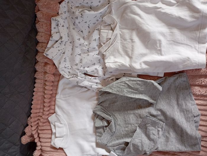 Lot 4 tee shirt manches longues 3 moid
