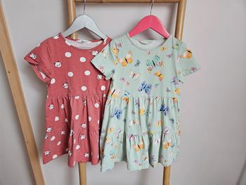 Lot de 2 robes rose et verte H&M 8 ans