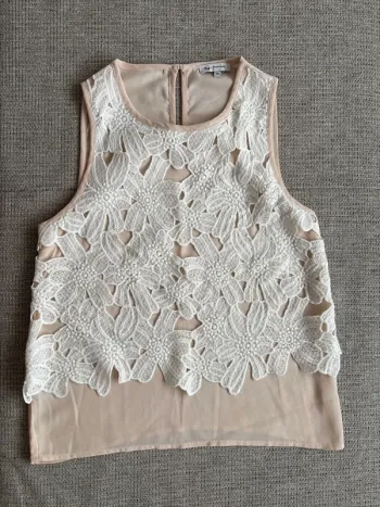 Top a dentelle