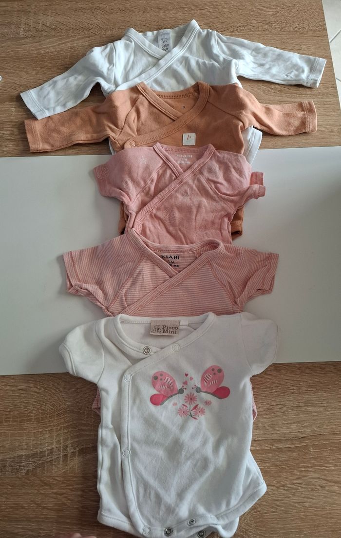 Lot Vêtements bébé 1 mois (50 a 56 cm) - photo numéro 2