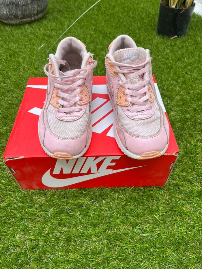 Très belle chaussures Nike air Max taille 34 - photo numéro 5