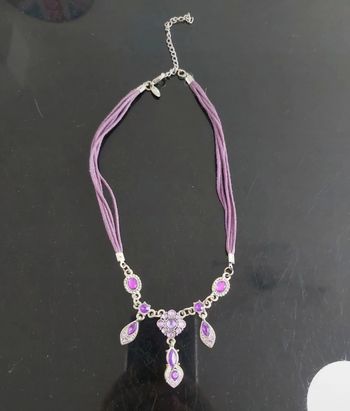 Collier violet