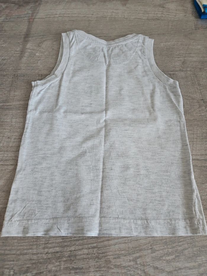T-shirt sans manches 4ans - photo numéro 3