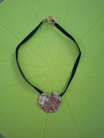 Collier feuille
