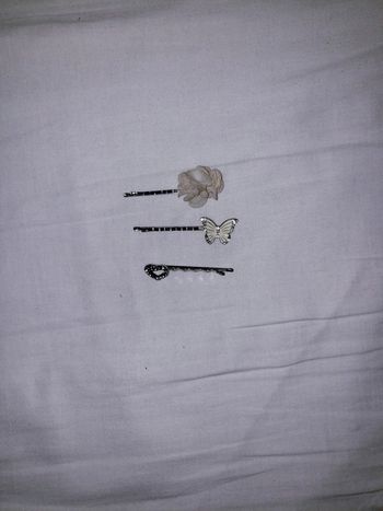 Lot de 3 pinces a cheveux 🎀 Claire's 3€