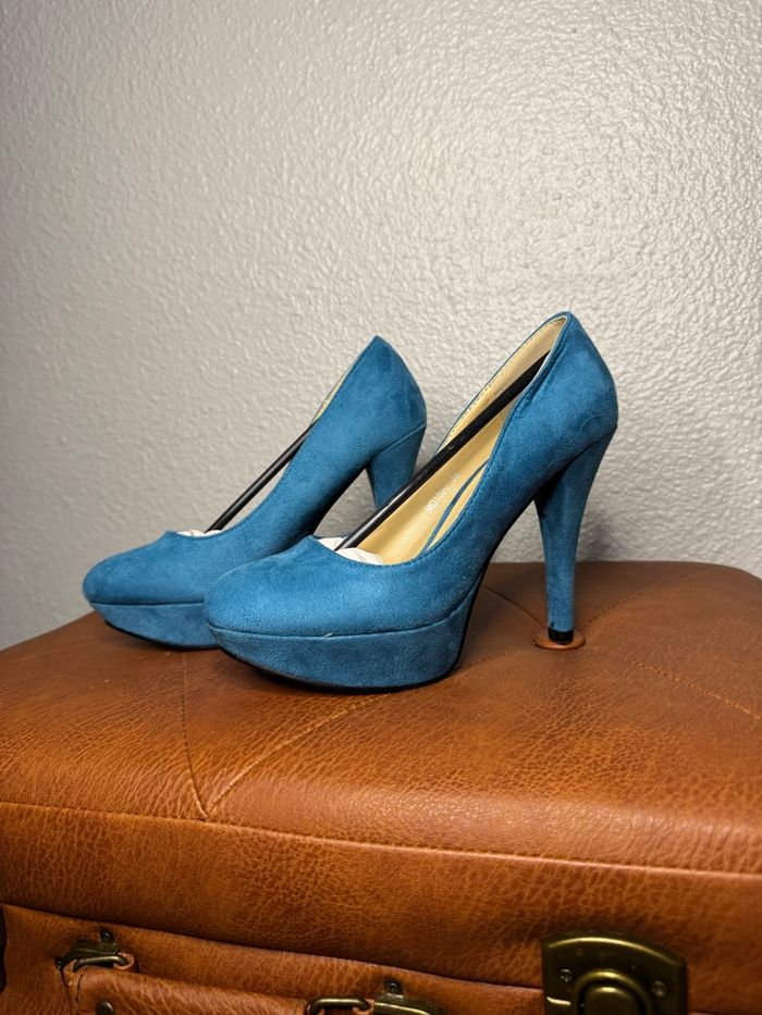 Escarpins bleu suédine semelle rouge – Malien - photo numéro 7