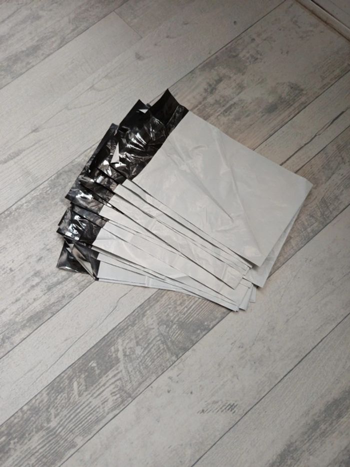 Lot 19 enveloppes blanches adhésives
