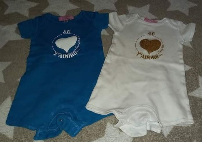 Lot 3 mois 

2 Pyjamas en velours  vert baudet 3 mois
Avec pressions

2 bodies vert baudet 3 mois 

1 combinaison laine kitchoun

LE lot complet est sur la première photo - photo numéro 3