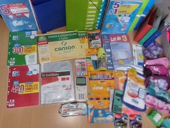 Gros lot fournitures scolaires collegien neuf ...Différents prix...
