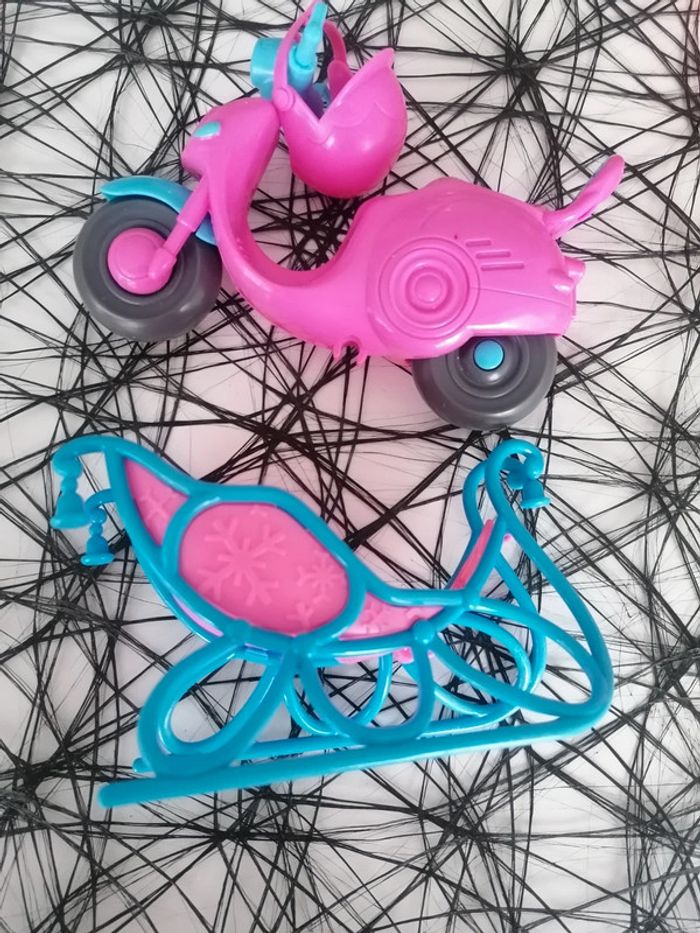 Lot accessoires Barbie scooter traîneau 👧🏻 - photo numéro 2