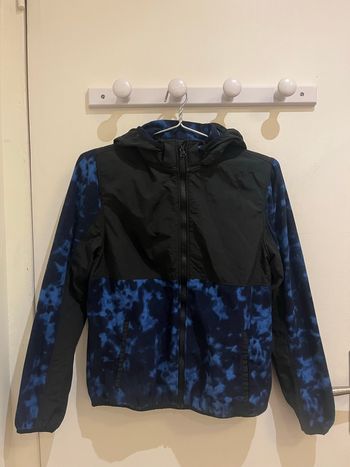 Veste coupe vent à capuche bleue et noire h&m taille 13-14 ans