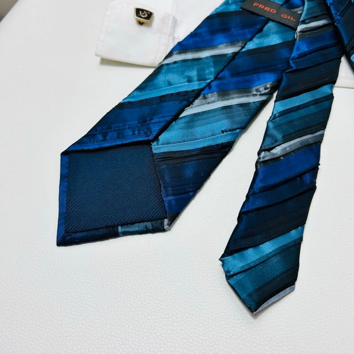 Cravate à rayure plissée - bleu marine noir satinée - 10 cm - très bon état - photo numéro 7