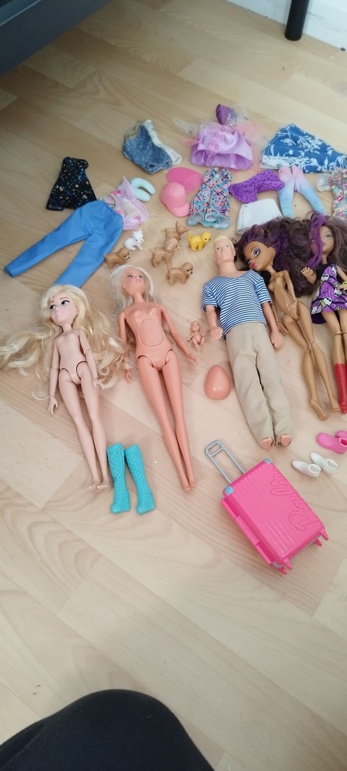 Lot barbie et accessoires - photo numéro 3