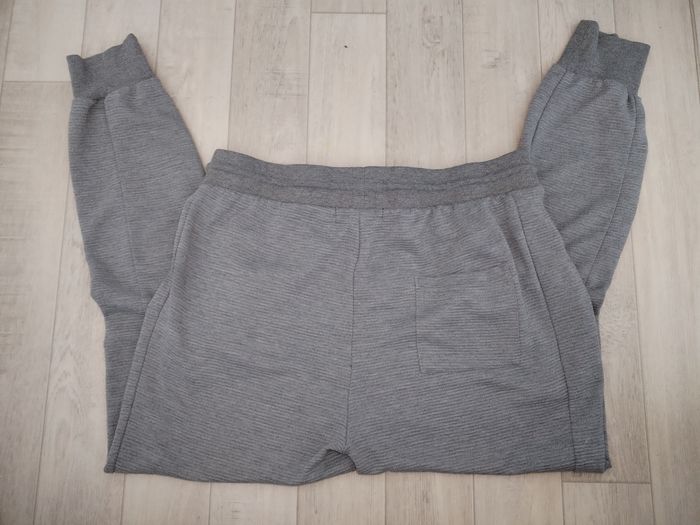 Jogging gris - photo numéro 3