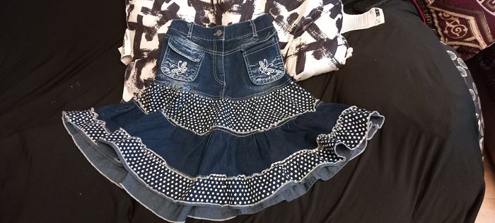 Jupe en jean bleu nuits blanche avec de points noir âge:6ans