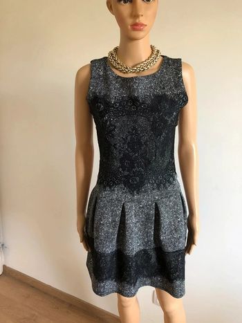 Robe grise et noire sans manches Made in Italy taille S jamais portée