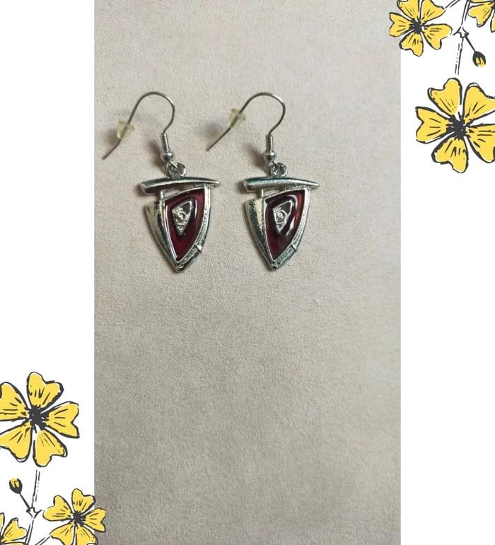 Boucles d’oreilles fantaisie – Triangles rouge & argenté en métal rigide - photo numéro 5