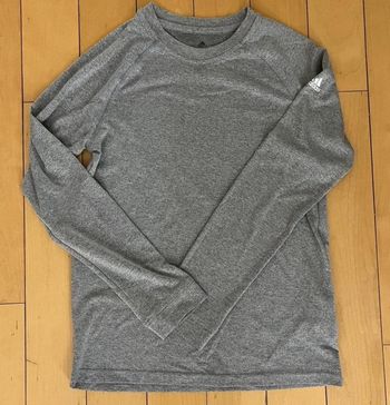 T-shirt gris Adidas pour enfants Comfort Fit