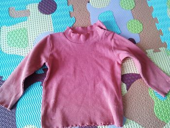 Haut rose Alphabet à manches longues en 12 mois - 1 an fille