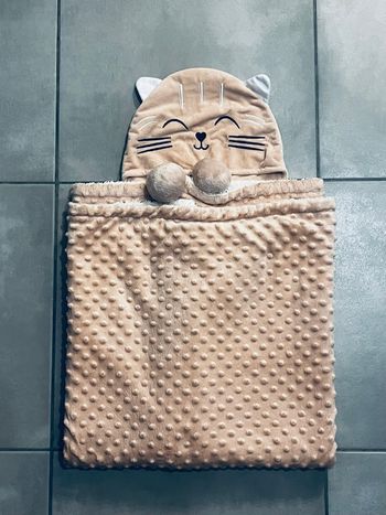 Plaid couverture bébé rose et blanc à capuche chat 100x100cm Vertbaudet