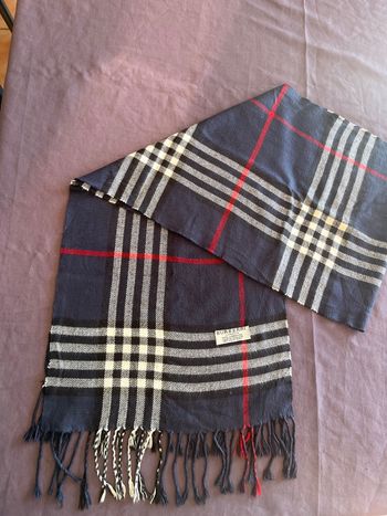 Écharpe burberry Neuve 