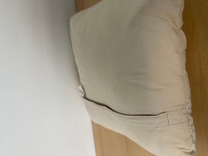 petit coussin beige - photo numéro 8