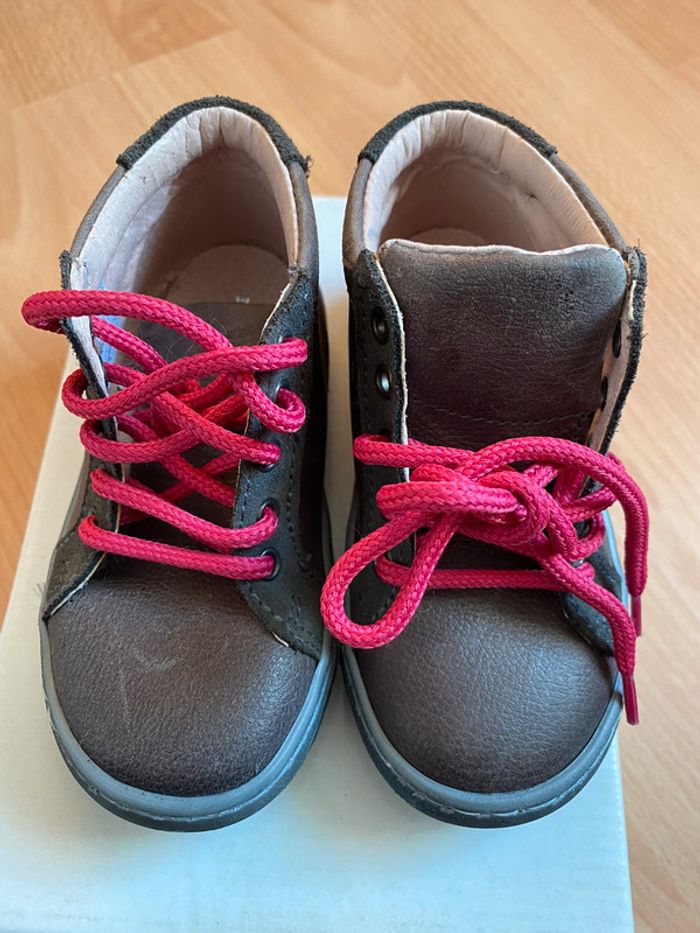 Jolie paire de chaussures/bottines en cuir T. 22 fille neuve avec boîte - photo numéro 5