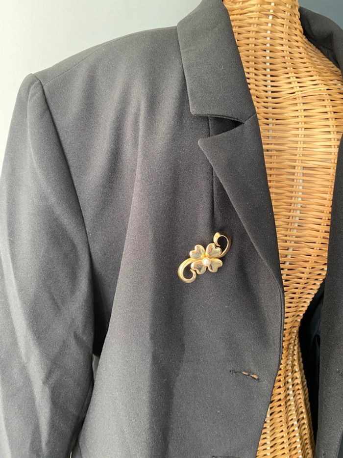 Broche vintage trèfle avec perle sur une note de musique en métal doré - photo numéro 11