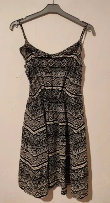 Magnifique robe d'été taille 36 noire et grise
