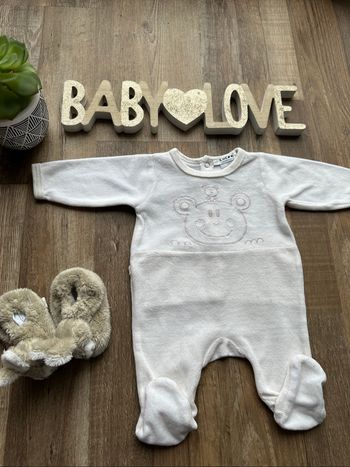 - Pyjama La redoute         - 1 mois - Très bon état