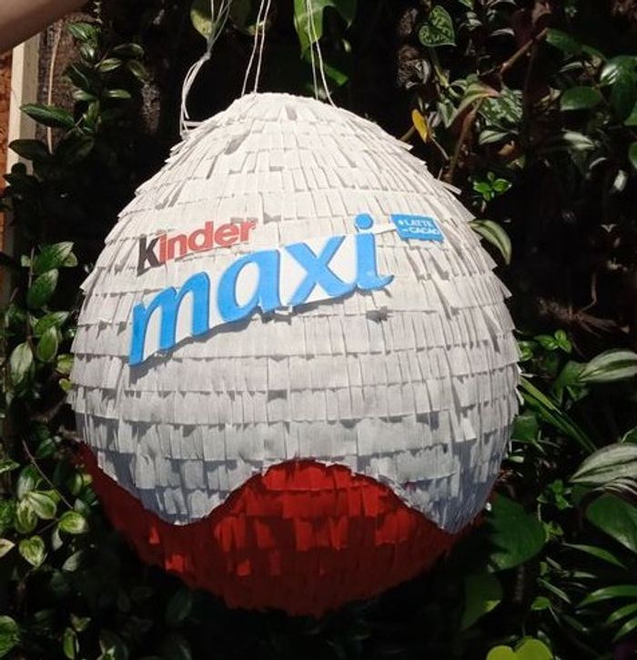 Pinata Kinder maxi ou surprise jeu figurine
