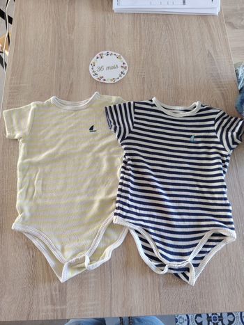 Lot de 2 Bodies en coton 36 mois Kiabi tbe