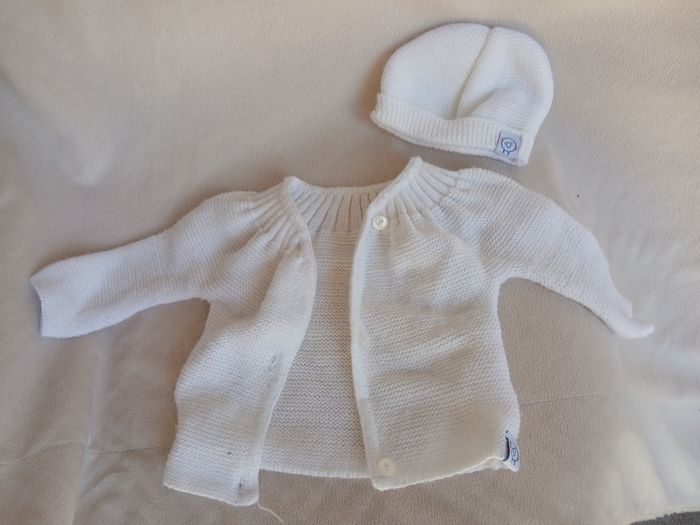 Brassiere et bonnet 1 mois