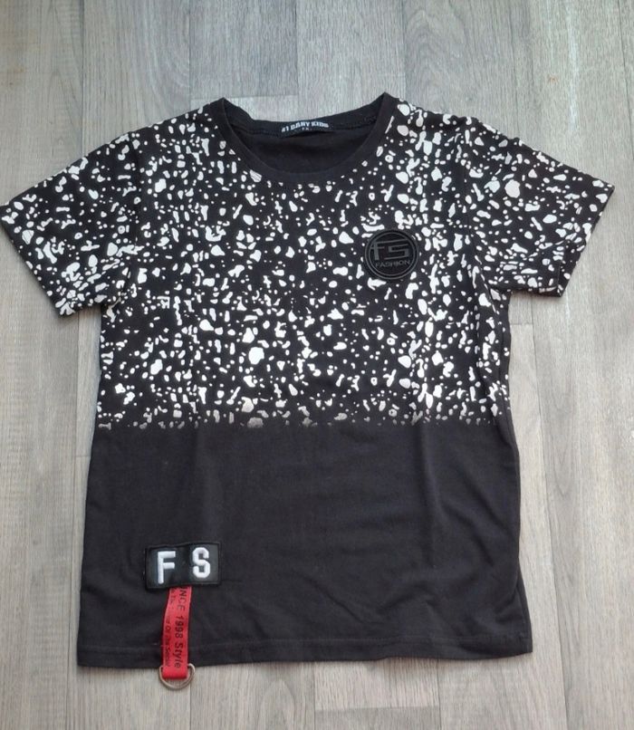 Tee-shirt noir avec motifs éclaboussures blanches style streetwear - photo numéro 2