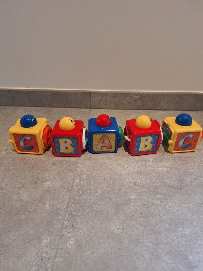 Cubes d'éveil bébé Fisher Price