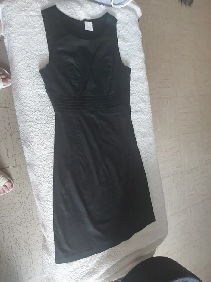 Robe noire camaieu