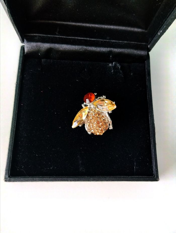 Broche doré abeille neuf