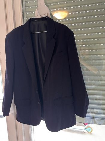 Veste costard d’homme foncé