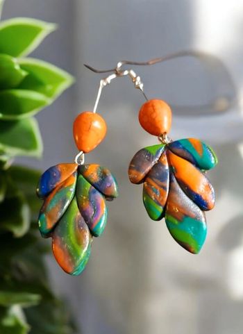 Boucles d'oreilles pendante multicolore pâte polymere