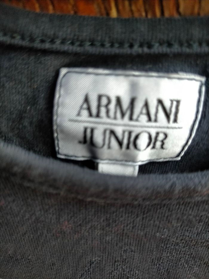 Ravissant tee shirt Armani  2 ans - photo numéro 4