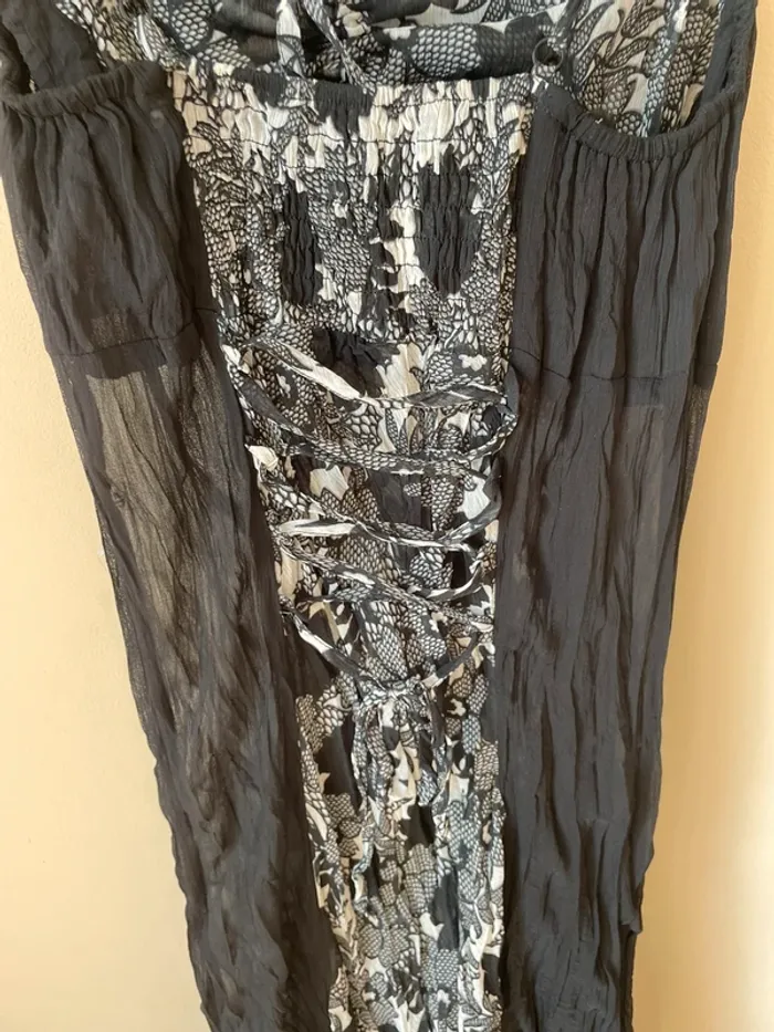 Robe noire et blanche - photo numéro 4
