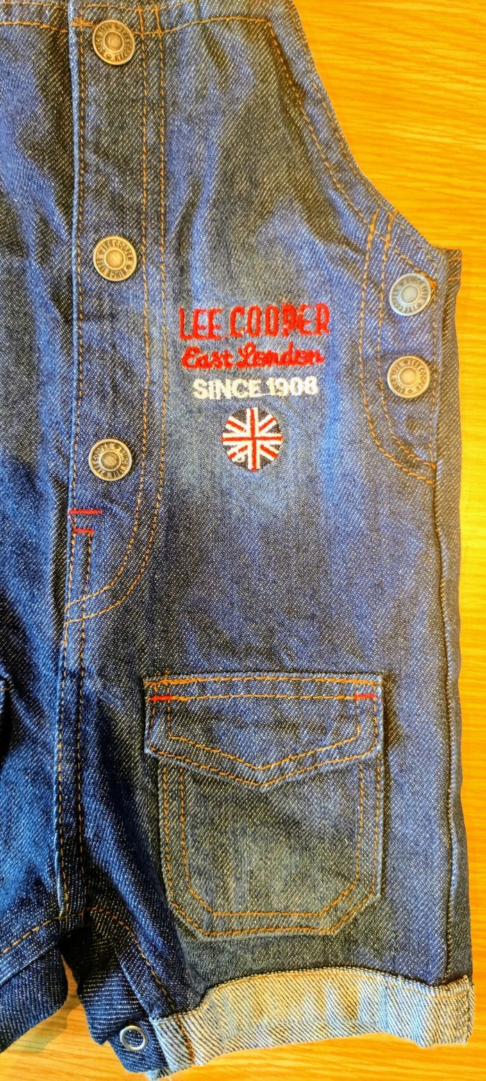 Salopette en jean 🌈 et son tee-shirt 👕🧸Lee Cooper 👶 - photo numéro 4